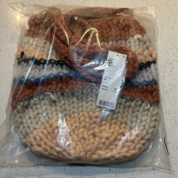 NWT, UO Kimchi Blue chunky crochet striped hobo bag - Picture 4 of 12